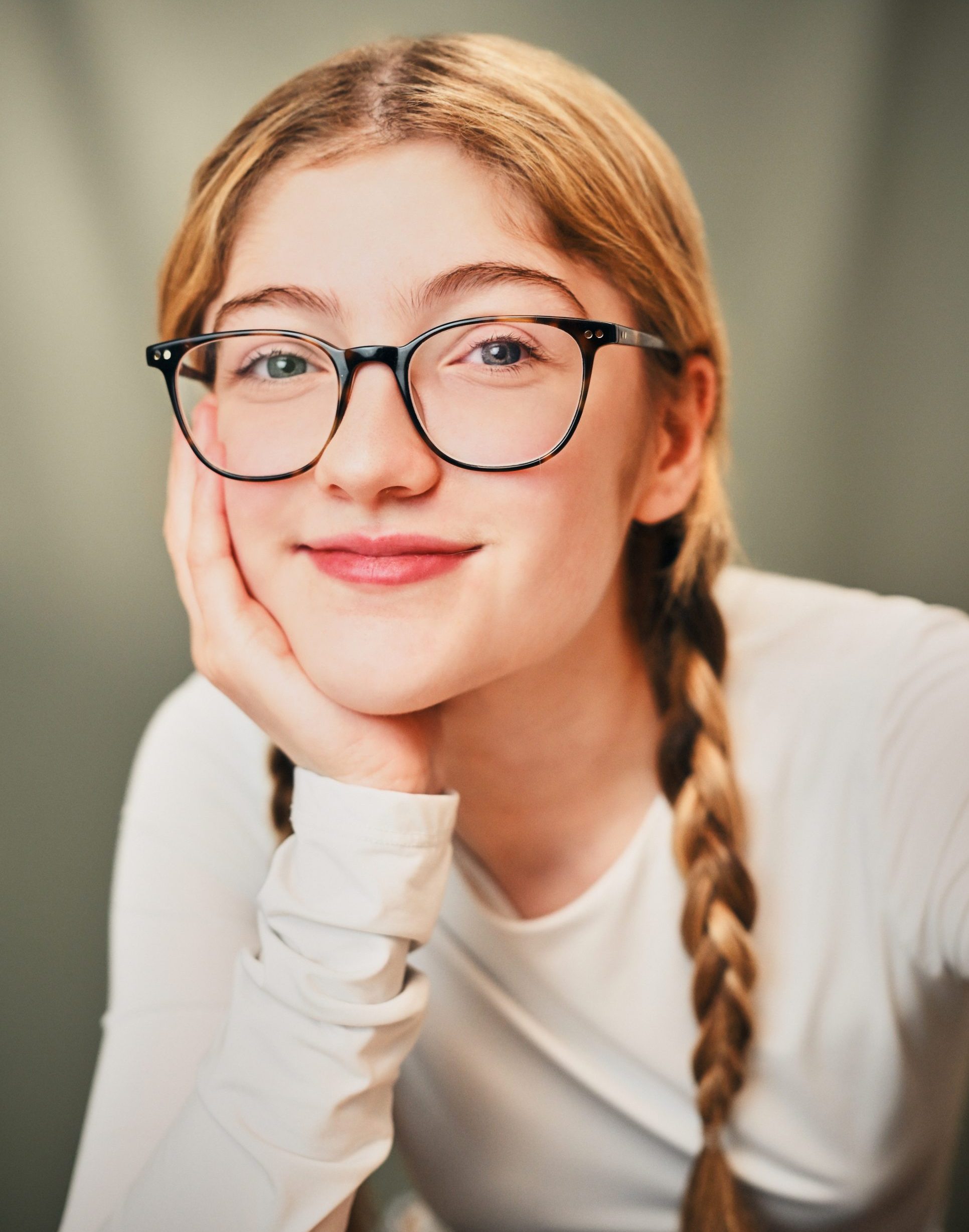 ELLIE BARTON Headshot