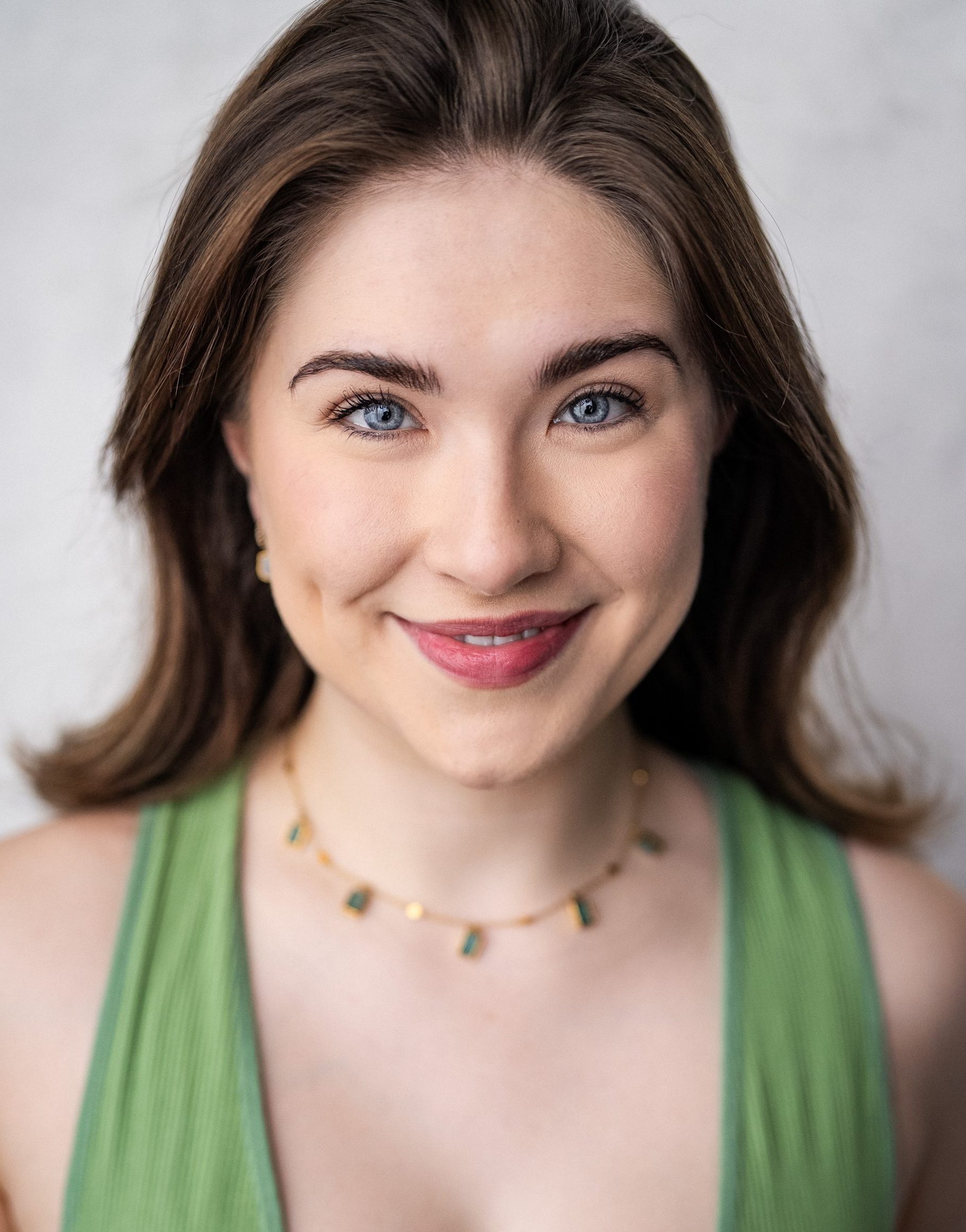 EMMA ROBERTSON Headshot